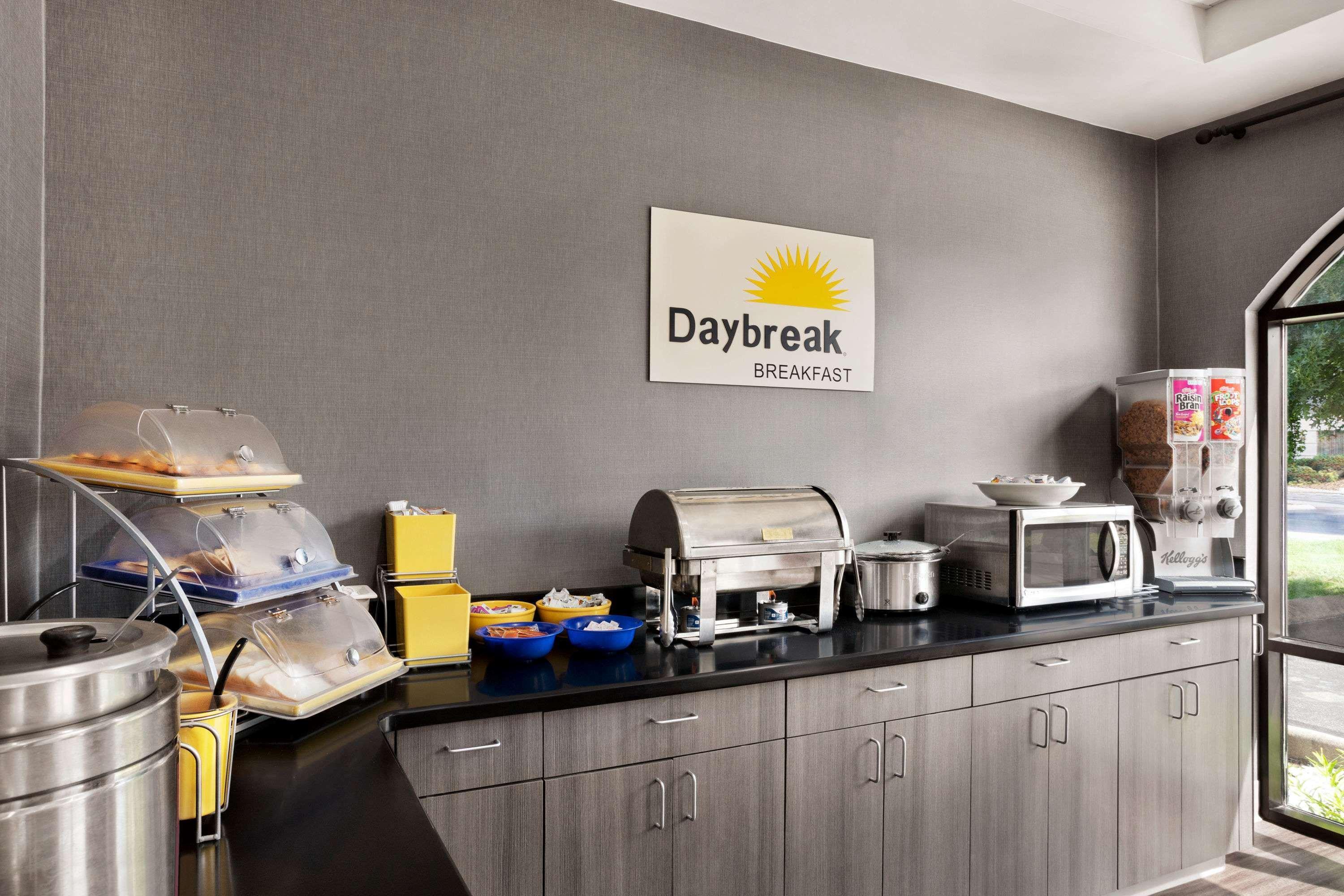 Days Inn & Suites By Wyndham Мърфрийзбъроу Екстериор снимка