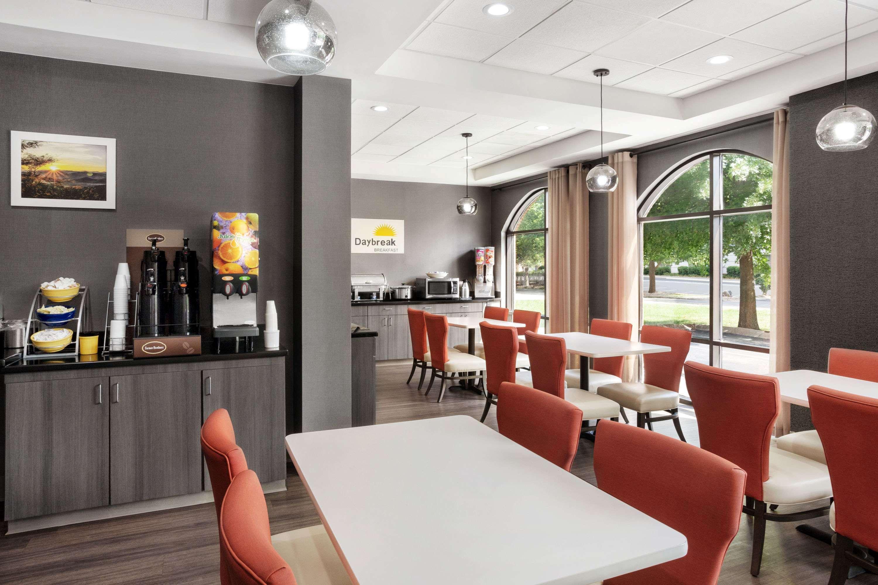Days Inn & Suites By Wyndham Мърфрийзбъроу Екстериор снимка