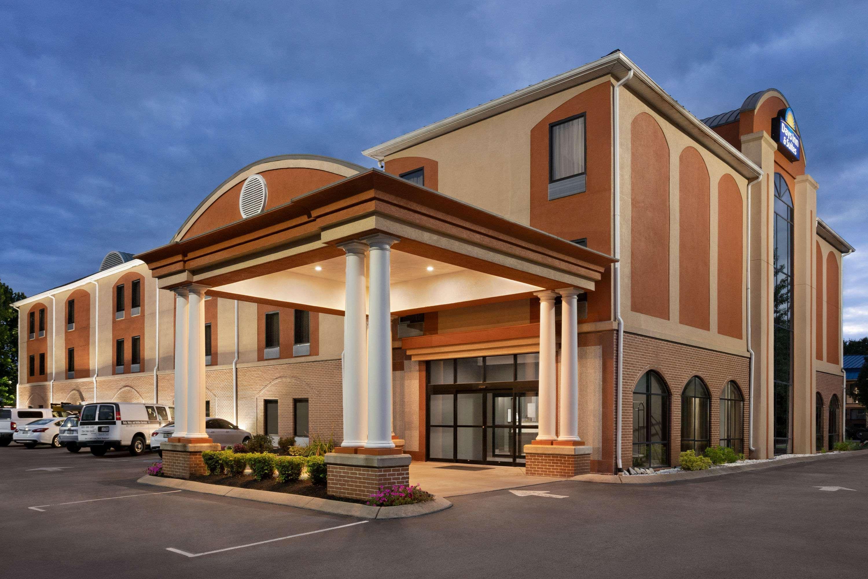 Days Inn & Suites By Wyndham Мърфрийзбъроу Екстериор снимка