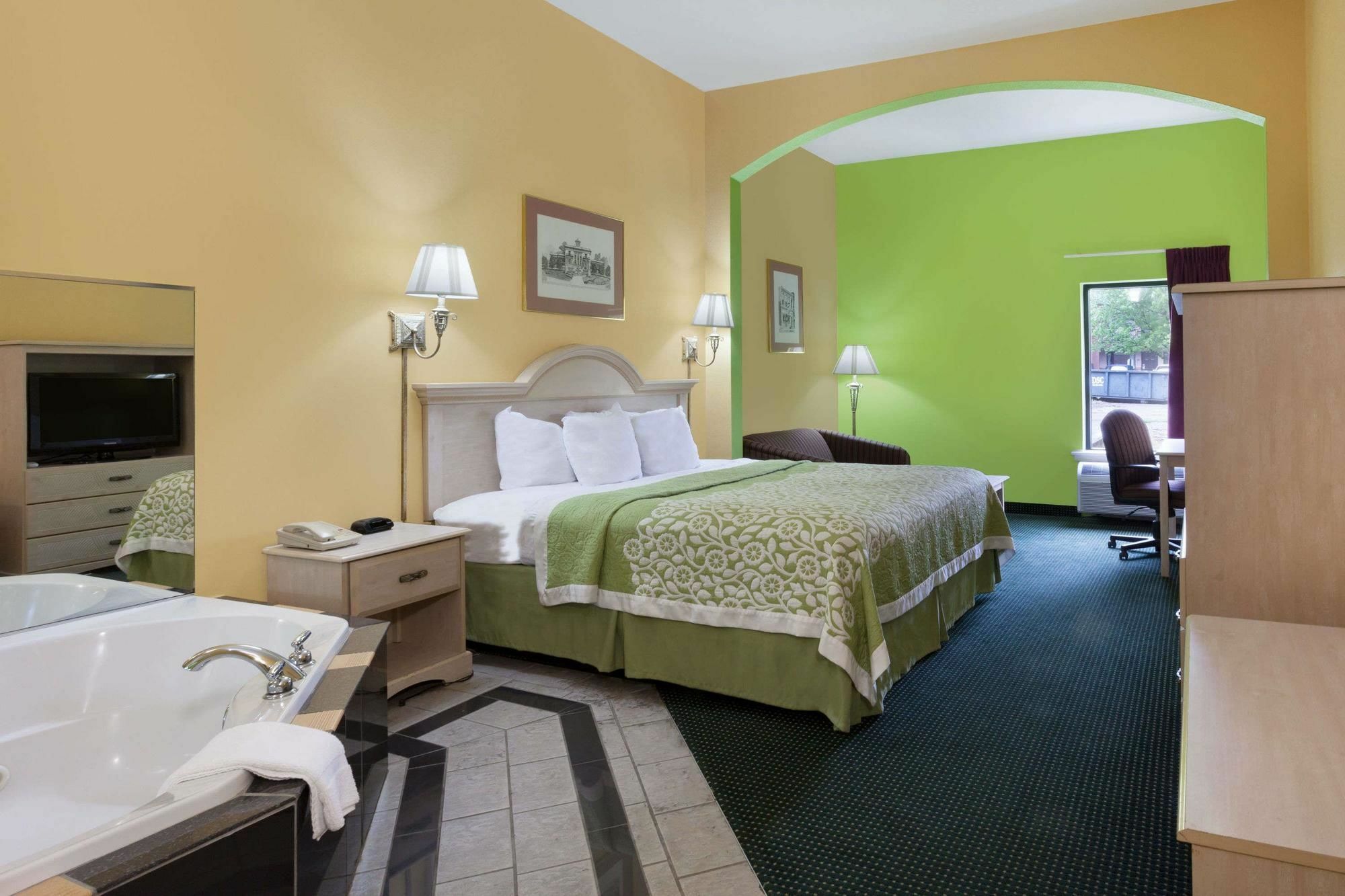 Days Inn & Suites By Wyndham Мърфрийзбъроу Екстериор снимка