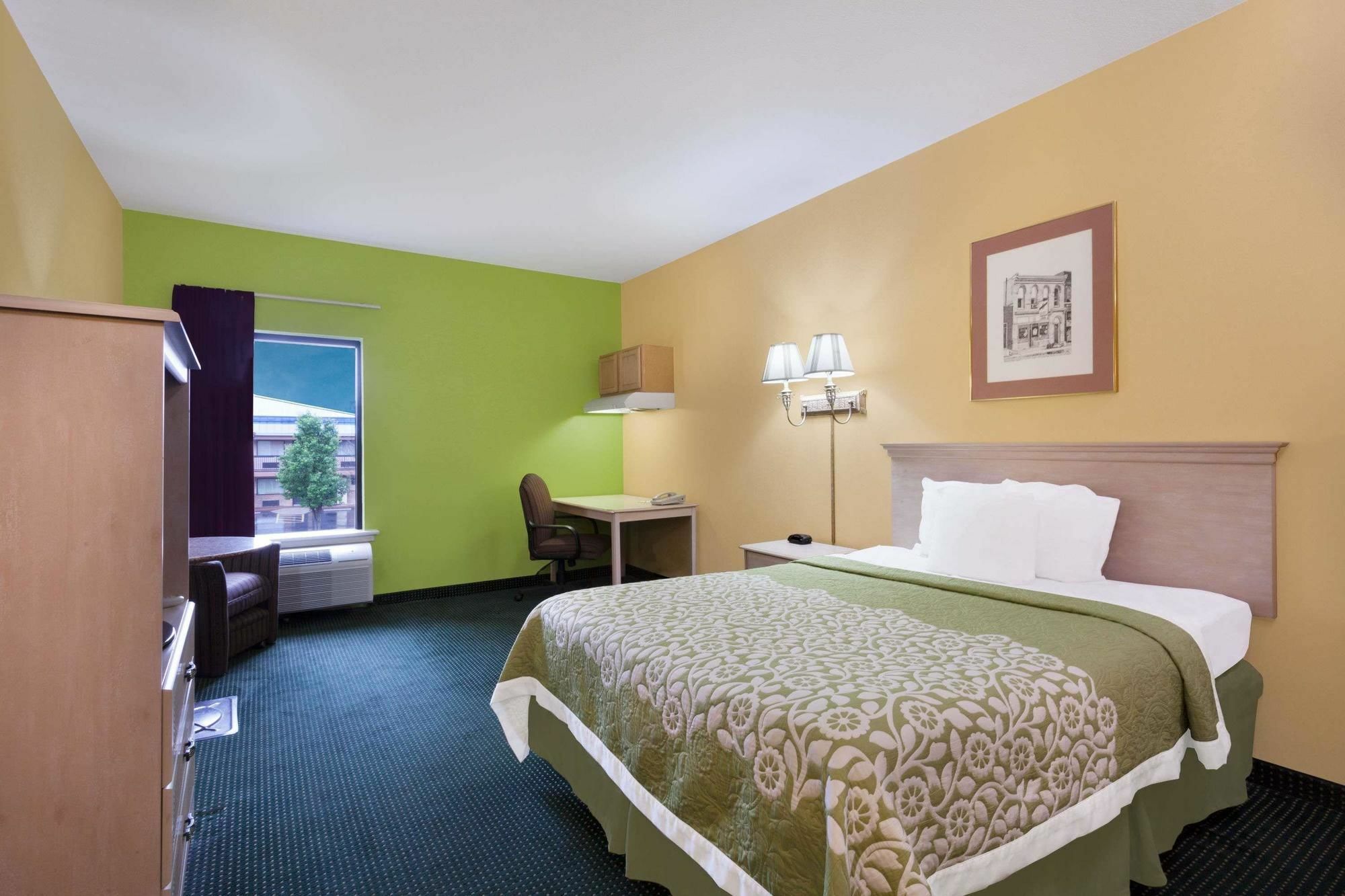 Days Inn & Suites By Wyndham Мърфрийзбъроу Екстериор снимка